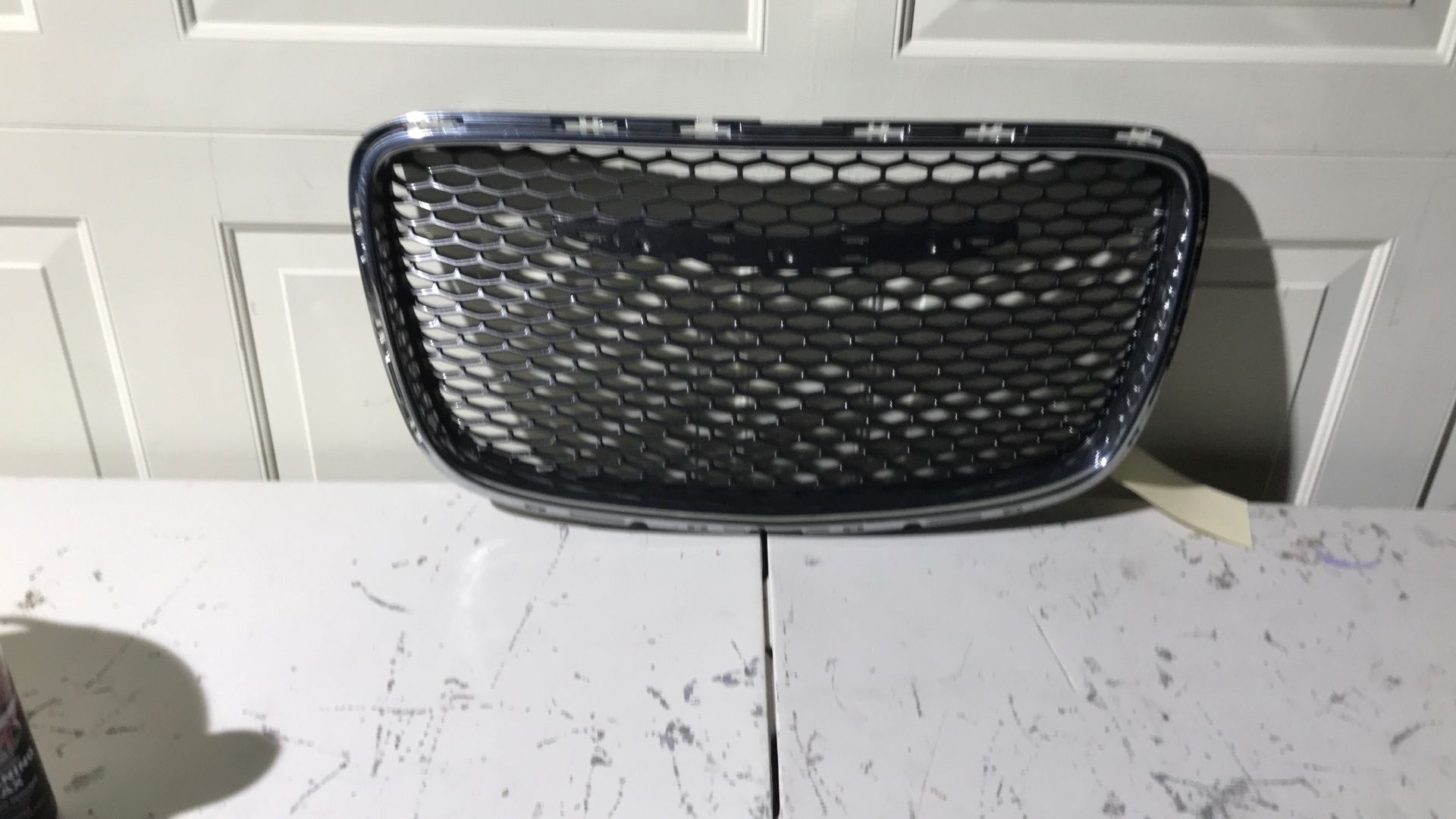 2015-2016-2017-2018-2019-2020-2021-2022-2023 CHRYSLER 300 FRONT GRILLE OEM USED