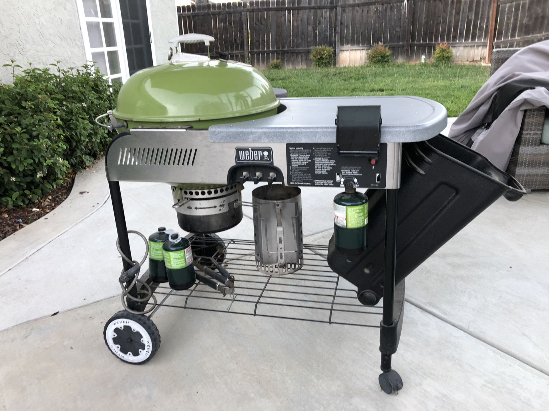 er Charcoal Grill with Gas Starter for Sale in San Marcos, CA OfferUp