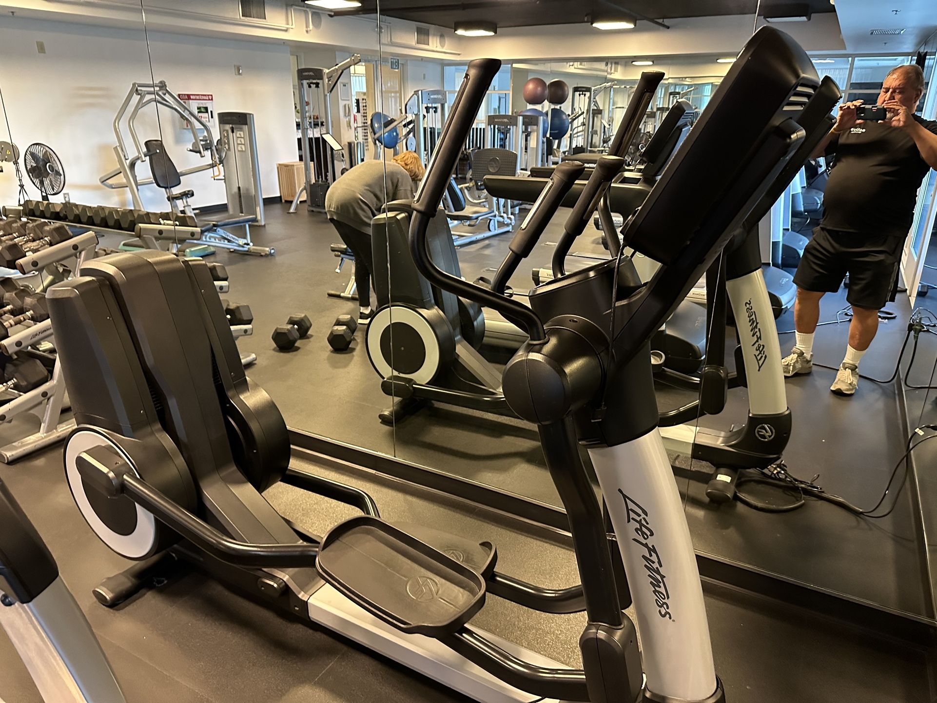 LIFE FITNESS DISCOVER SE3 95X ELLIPTICAL