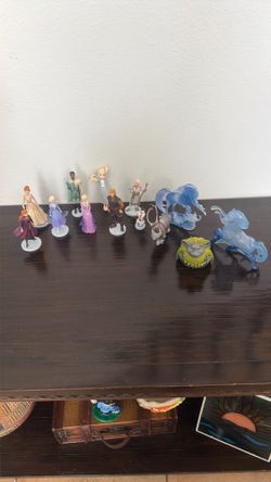 Disney’s Frozen 2  Figurines
