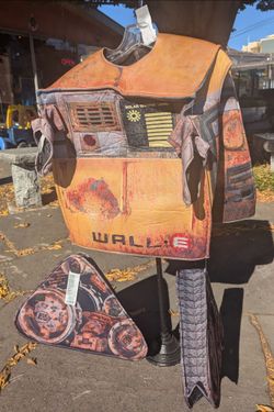 Wall-E robot Disney Pixar Halloween Costume size 7-8 kids childrens boys girls unisex