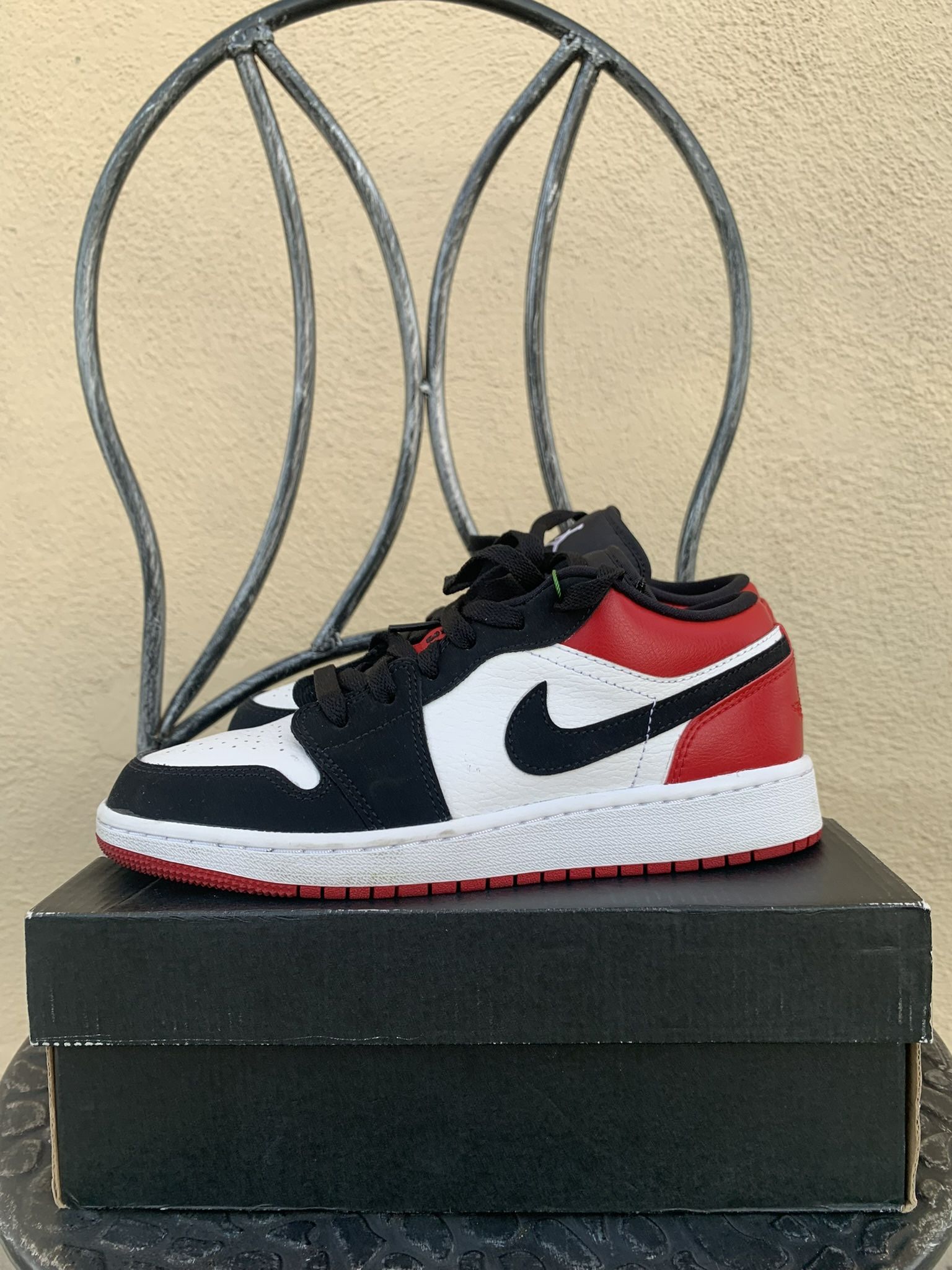 Jordan Low Black Toe Size GS