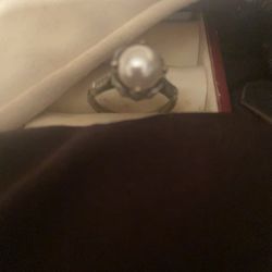 Antique Pearl Ring In Crown Setting! Size 8!  Stamped 925 Sterling Silver !