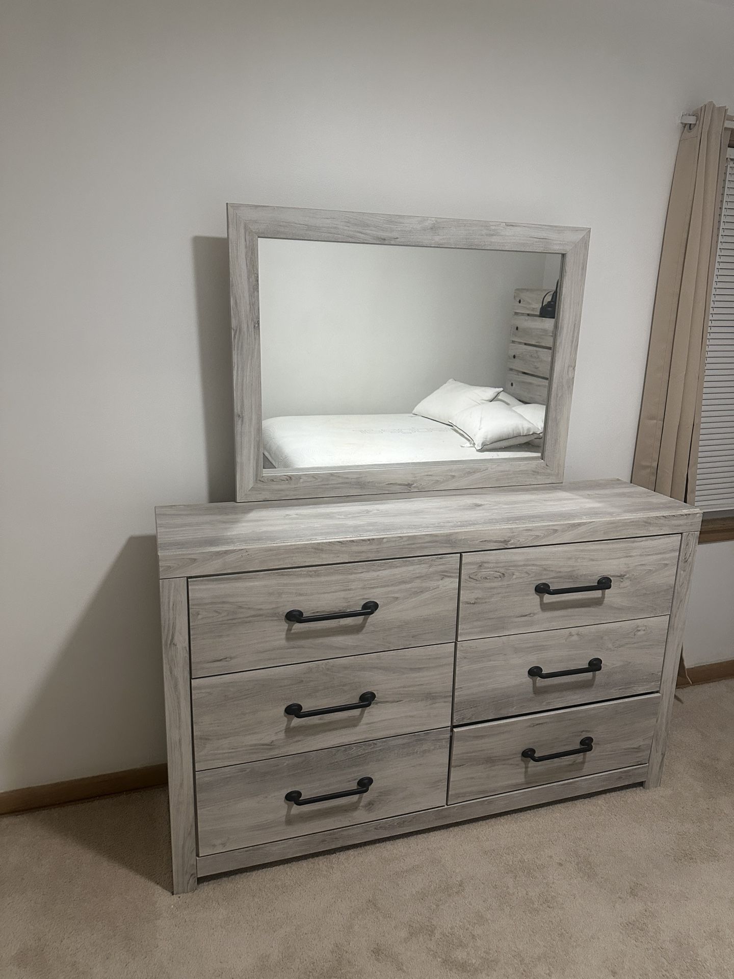 CYBER MONDAY DEAL. LIMITED OFFER- FULL SIZE BED W/ DRESSER, MIRROR, HEADBOARD & MATTRESS