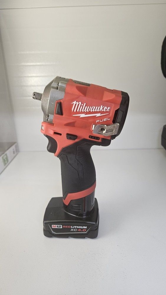 MILWAUKEE M12 3/8 STUBBY W/ 4.0 BATT.