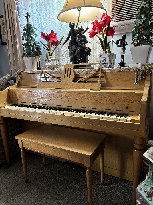 Kohler and Campbell upright piano
Good condition,no stuck keys.
No delivery-you have to pick up from Encino