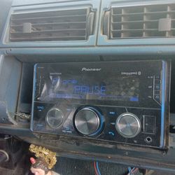 Pioneer radio