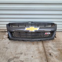 OEM 2015-2020 Chevy Colorado Chrome Grille w/ Bowtie - Excellent Condition