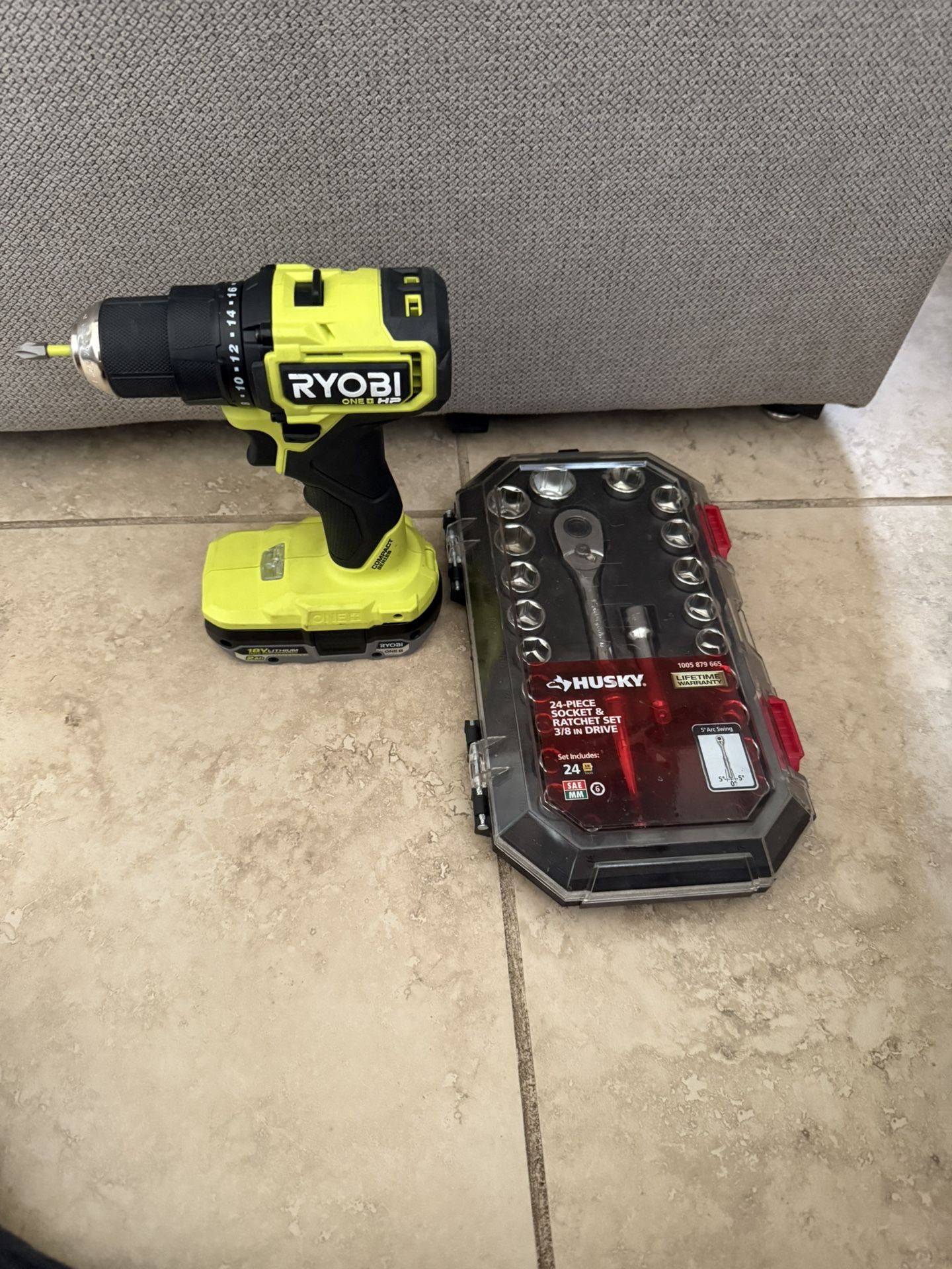 Ryobi Compact Drill & Ratchet Set
