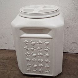 Large Pet Food Storage Container Pickup Between 2:00-10:30 Rainbow/charleston Cash Only Fcfs No Holds 