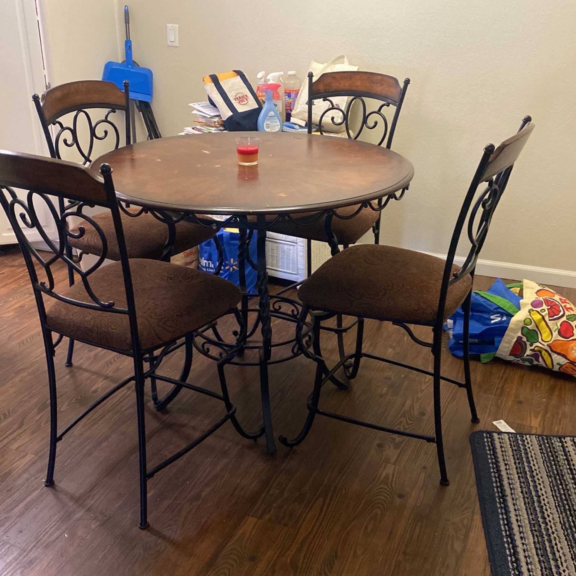 Ashley Furniture Table An 4 Chairs