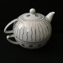 Porcelain Teapot and Cup In One