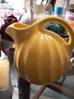 Vintage Reduced! Vintage Shawnee Valencia yellow ball pitcher with ice lip, RETRO