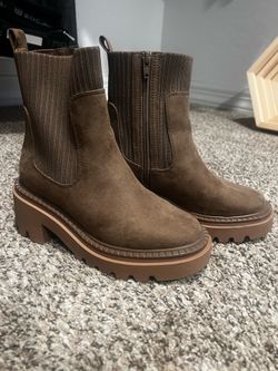 Boots size 5