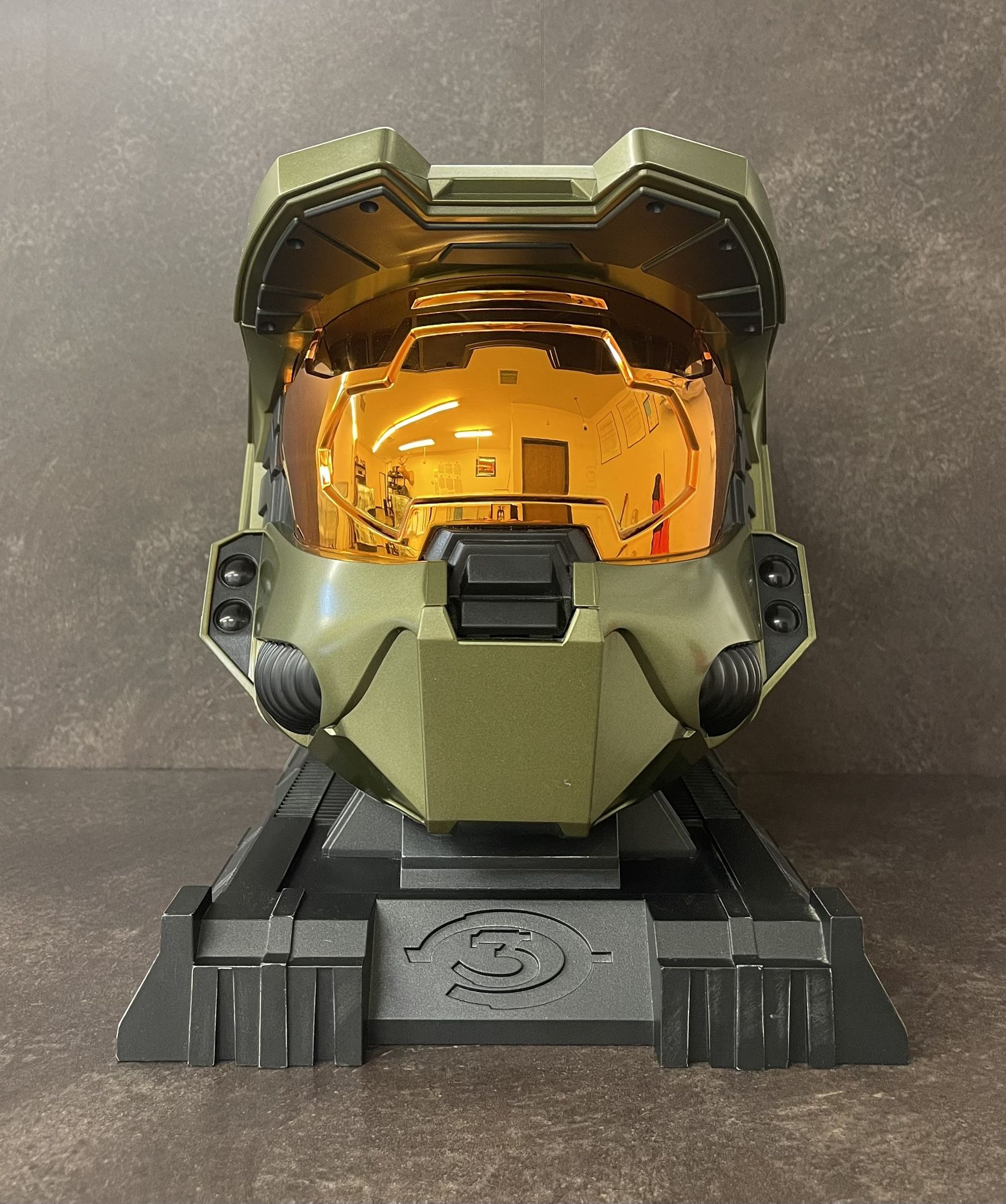Microsoft Halo HT0660BASE Master Chief Helmet & Base