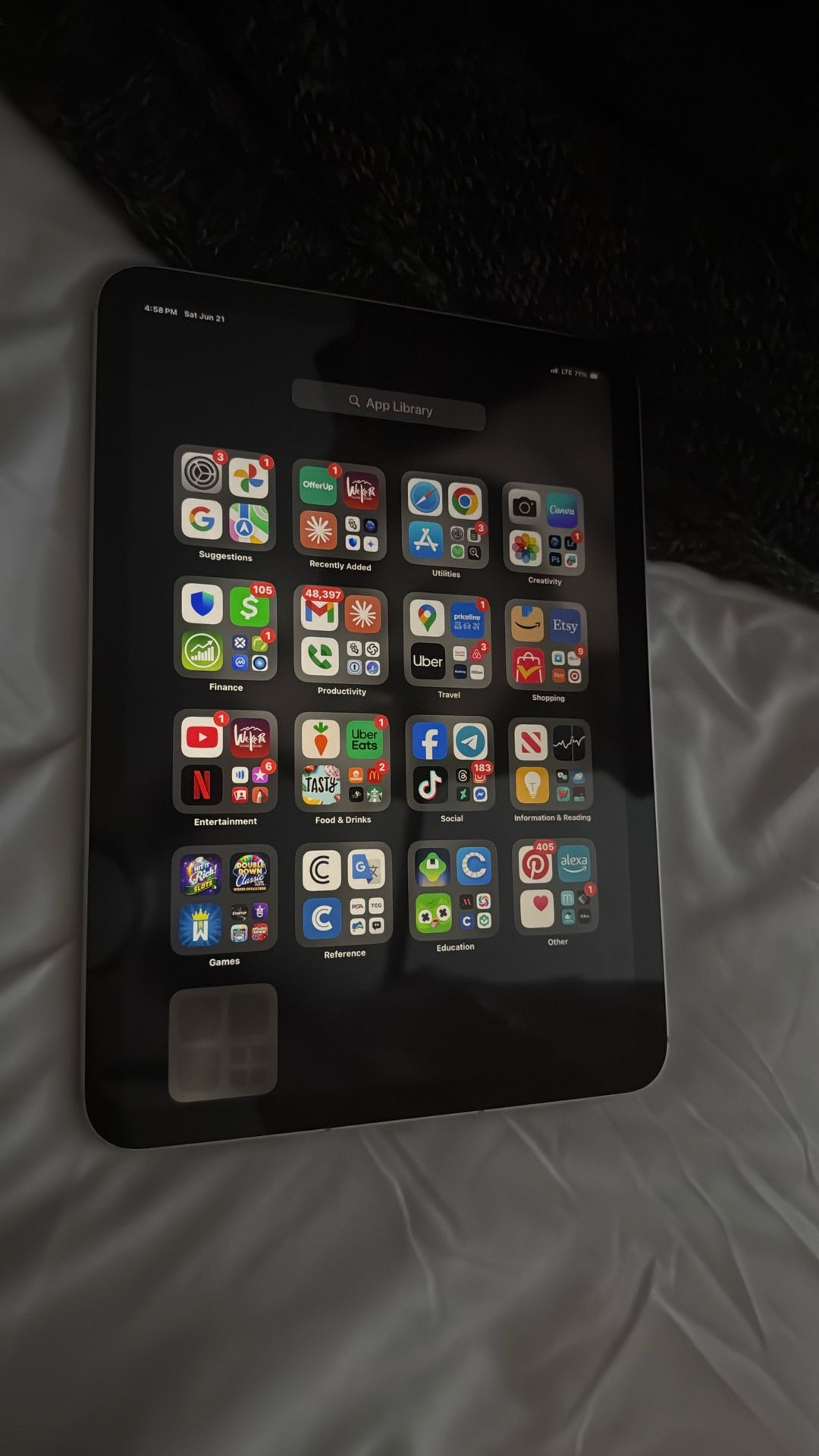 iPad 10th Gen + Service/ Verizon Carrier