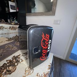 Coca-Cola Zero Mini fridge 