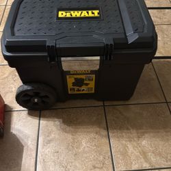 Dewalt 15 Gallon Chest