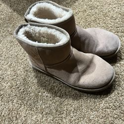 Ugg Women’s Mini Boots Size 8