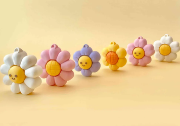 Fidget Clicker Daisy Flower Keychain