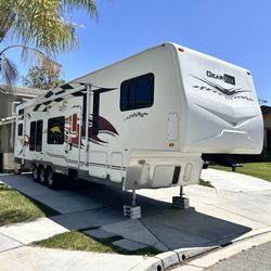 5th wheel toy hauler