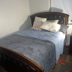 Bed With All The Set