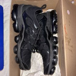 Black Vapormaxes Size 11 (hardly Used)