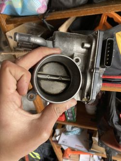 Kia / Hyundai Throttle Body From A 2014 Kia Rio In Used Condition 