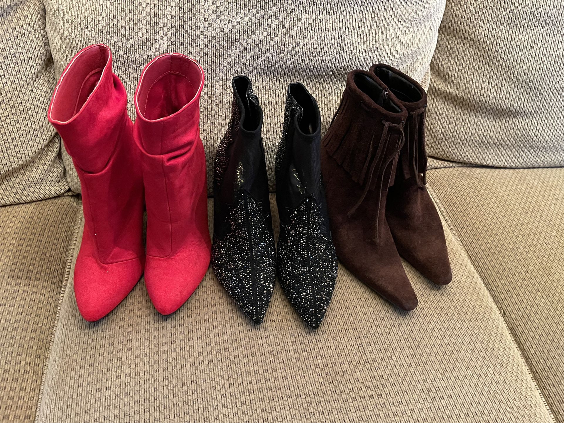 Size 6 Ladies Boots Like New