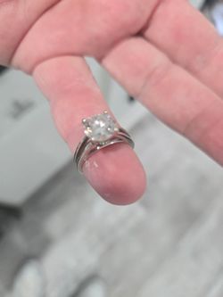 2 carat lab grown diamond engagement ring