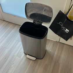 Trash Can With Lid