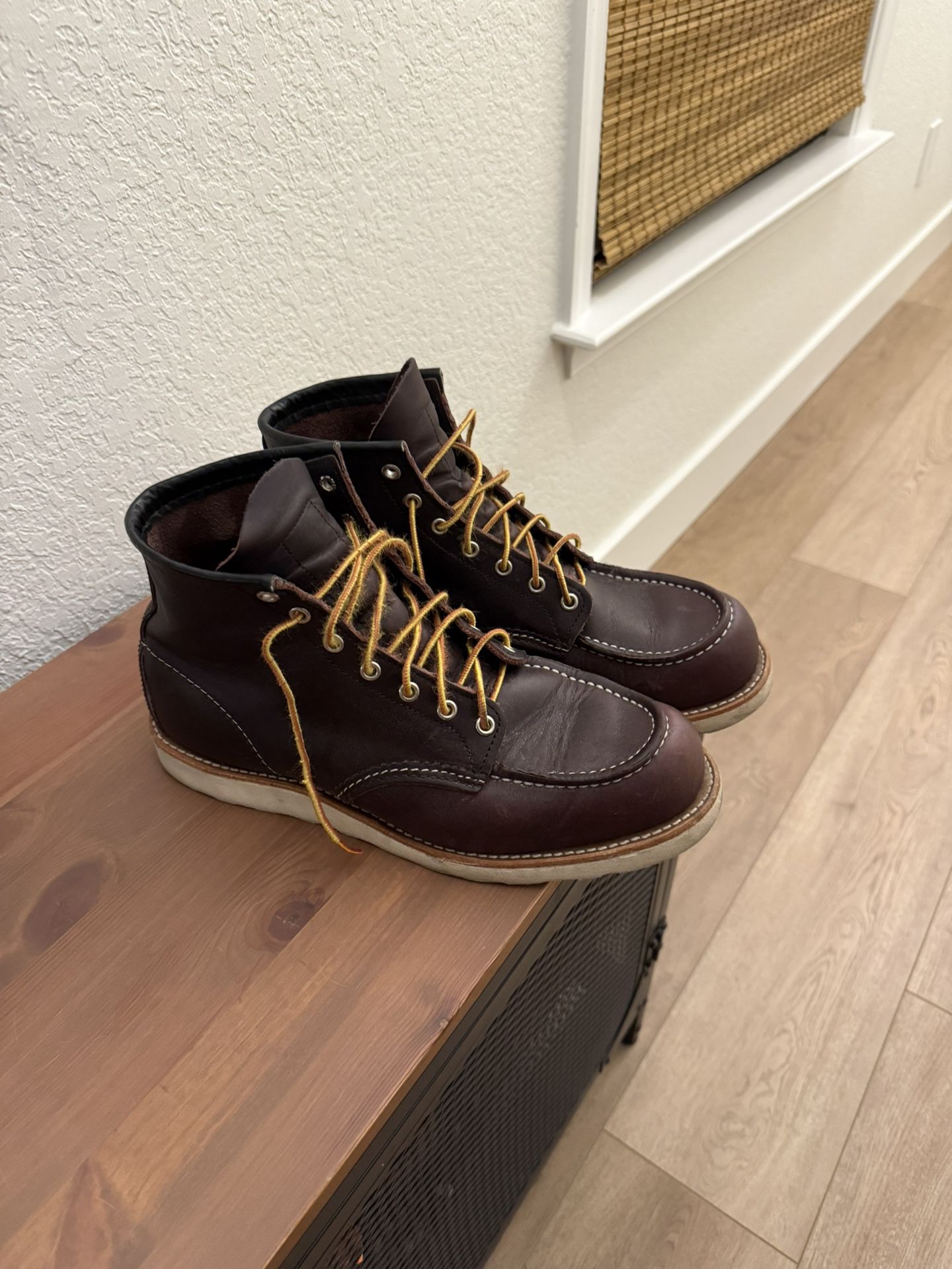 Red Wing Heritage Men’s 10.5 (Black Cherry)