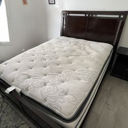 Queen bedroom Set - Mattress Included 
