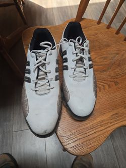 Golf shoes