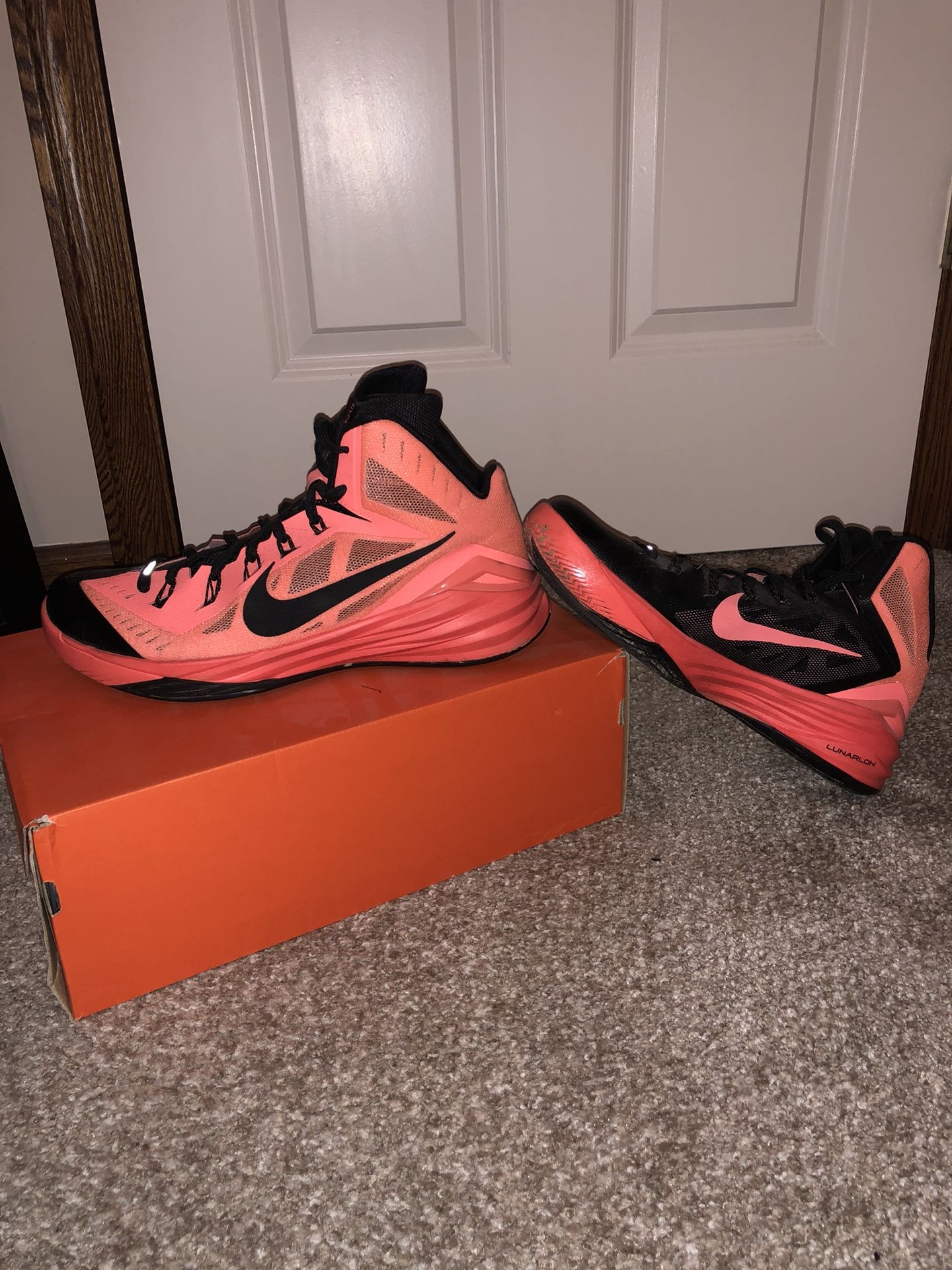 Nike 2014 size 11 black & salmon in Grafton, - OfferUp