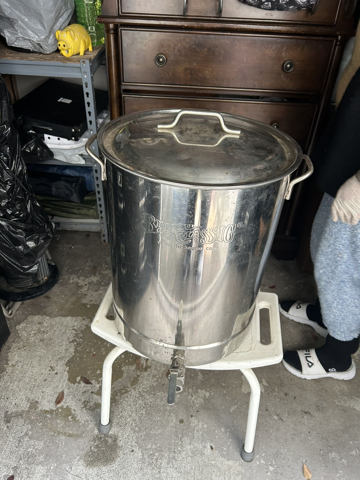 Bayou Classic Stainless Steel Stock Pot with Spigot (Outdoor Cooking)