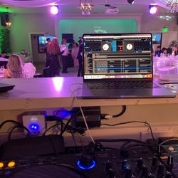DJ