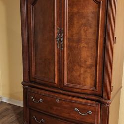 Wynwood Armoire