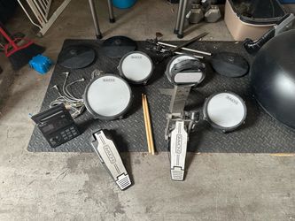 Simmons Titan 50 Electronic Drum Set - Like New