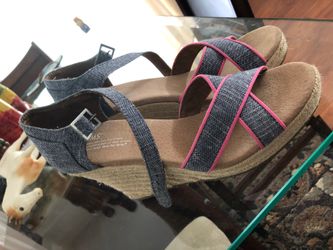 Toms