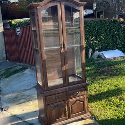 Cabinet To Put Stuff In Good Condition 