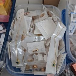 Aretes pulseras maquillaje pestañas ext