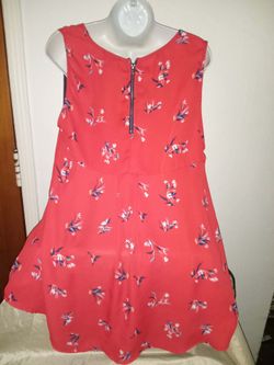 Red floral sleeveless top 17 inches from pit to pit 30 in in length