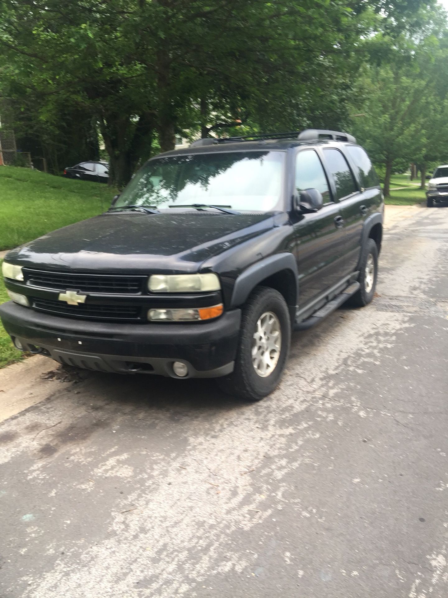 03 Chevy Tahoe z71 complete or for parts (no title)