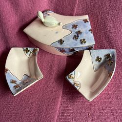 Collectibles-Beautiful set hand-painted with gold.