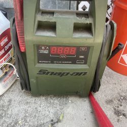 Snap On Army Green 12 V Jump Start 