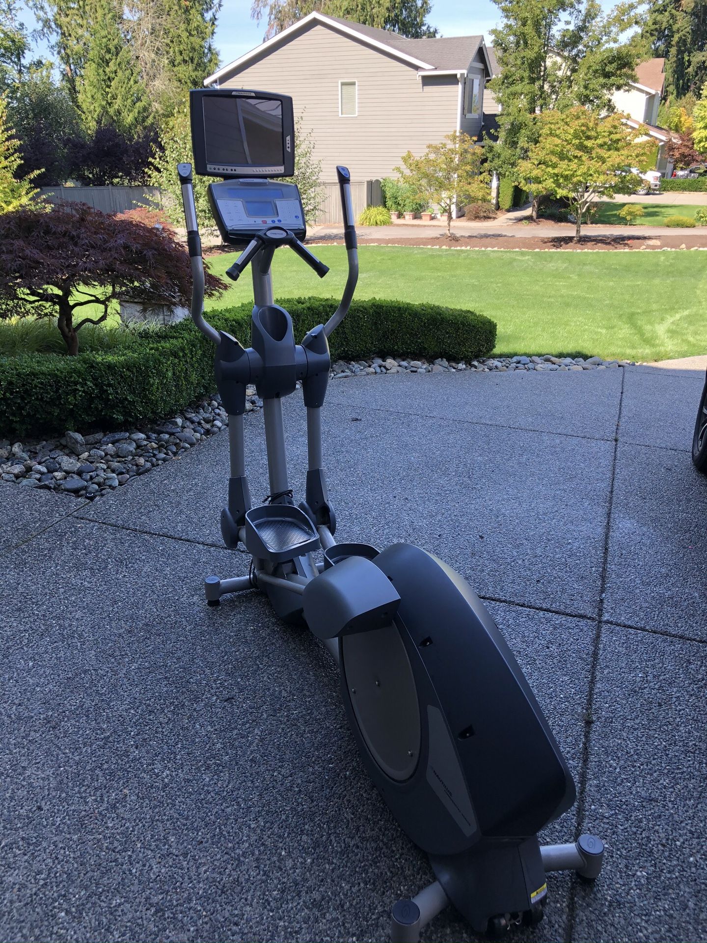 Nautilus E916 Commercial Series Elliptical