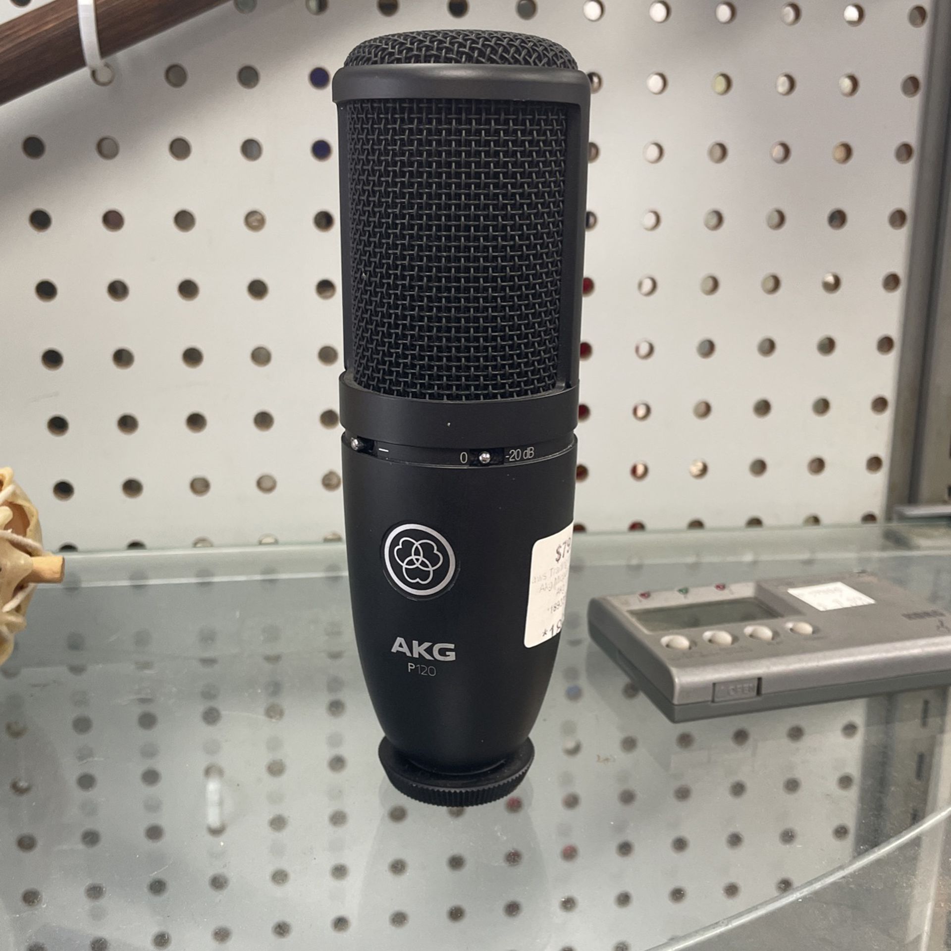 AKG Microphone P120