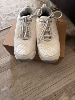 White  Mesh Lace-Up Sneakers -8 woman wide