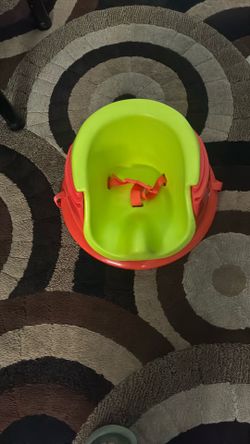 Aciento para sentar al bebé en el piso o en una cilleta